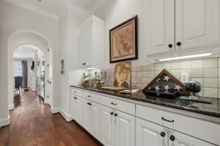 Photo #6: 21298925 Listing