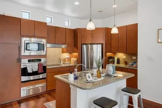 Photo #2: 21299582 Listing