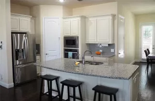 Photo #5: 21300151 Listing