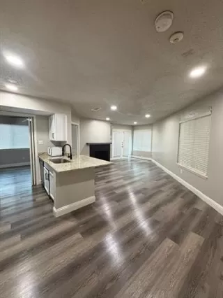 Photo #4: 21300283 Listing