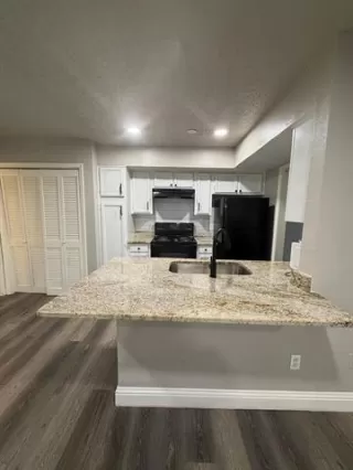 Photo #5: 21300283 Listing