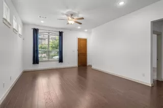 Photo #4: 21303424 Listing 