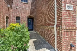 Photo #2: 21304090 Listing