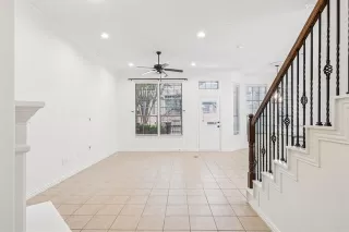 Photo #3: 21304090 Listing