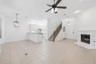Photo #5: 21304090 Listing