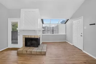 Photo #4: 21305501 Listing