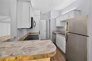 Photo #6: 21305501 Listing