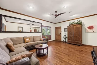 Photo #4: 21308511 Listing