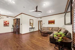 Photo #5: 21308511 Listing