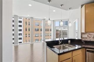 Photo #3: 21309243 Listing
