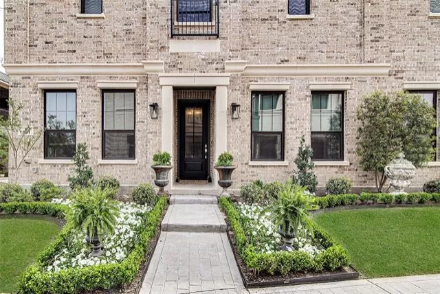 MLS: 21315192 Condo For Sale